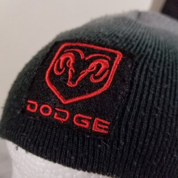 Dodge Logo Grey Gradient Winter Beanie/Toque - Picture 3 of 8